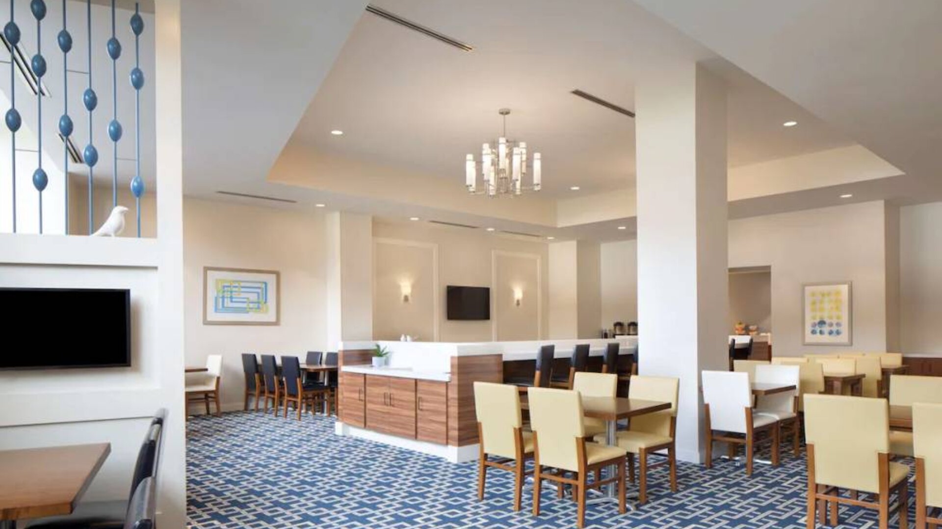 Sonesta ES Suites New Orleans’s cozy social space, The Nest, is the perfect place to rest and relax at tables large and small, or watch one of the wall-mounted televisions.