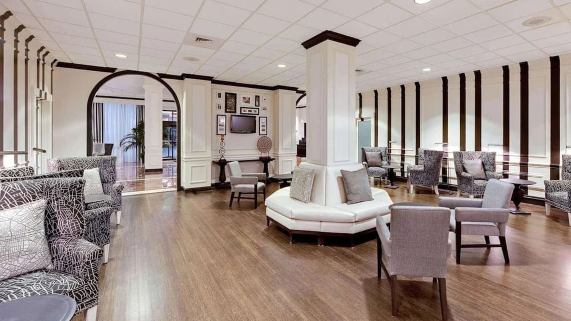 Lobby and coworking space at Sonesta Atlanta Northwest Galleria.