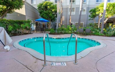 Outdoor pool area at Sonesta Anaheim Resort Area.