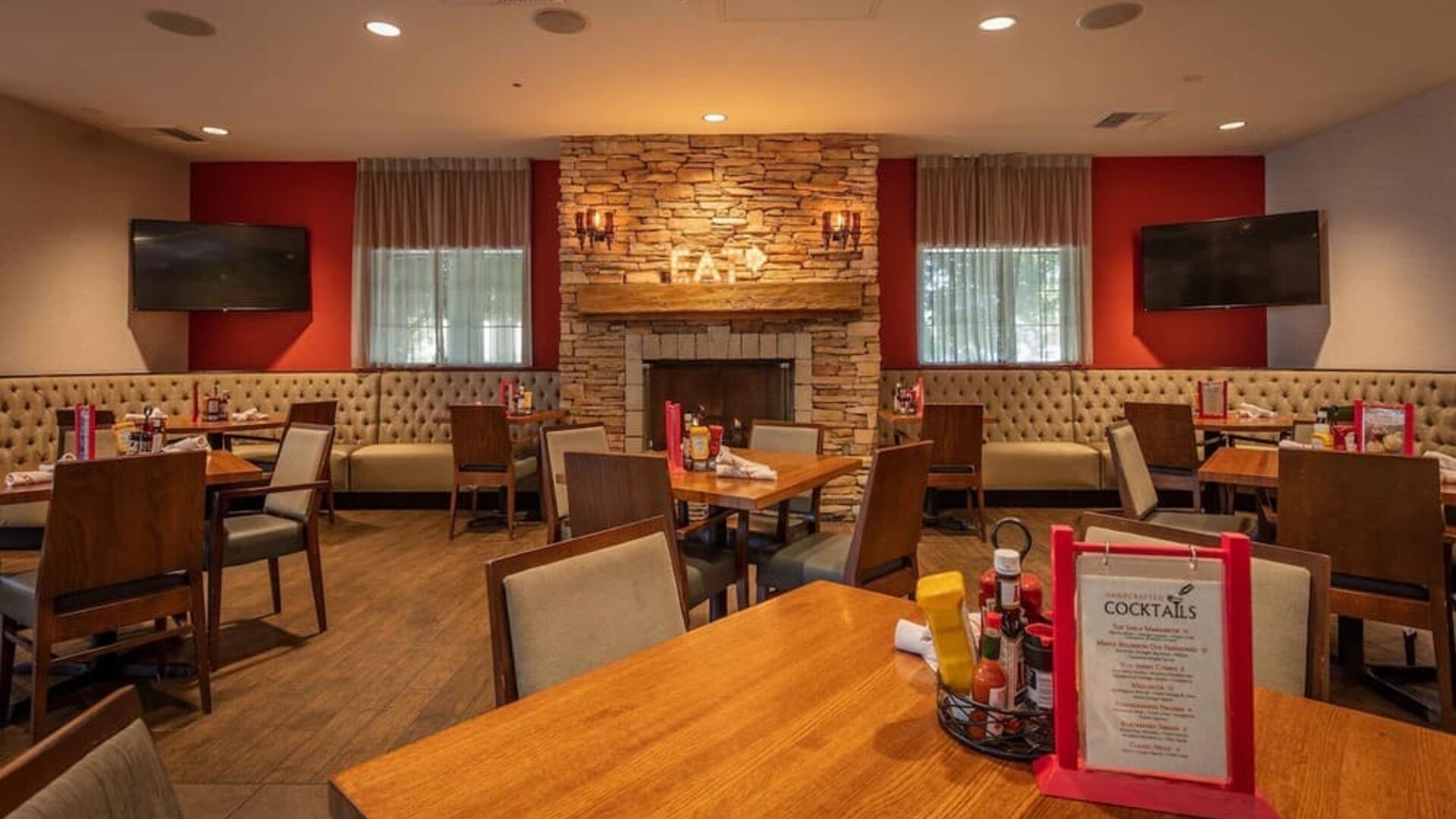 Dining area at Sonesta Anaheim Resort Area.