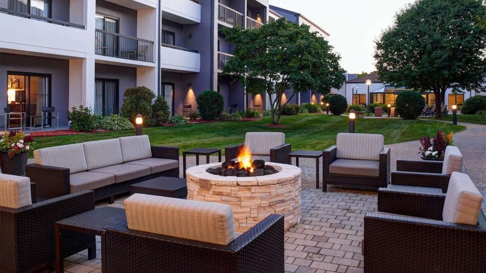 Outdoor fire pit at Sonesta Select Minneapolis Eden Prairie.