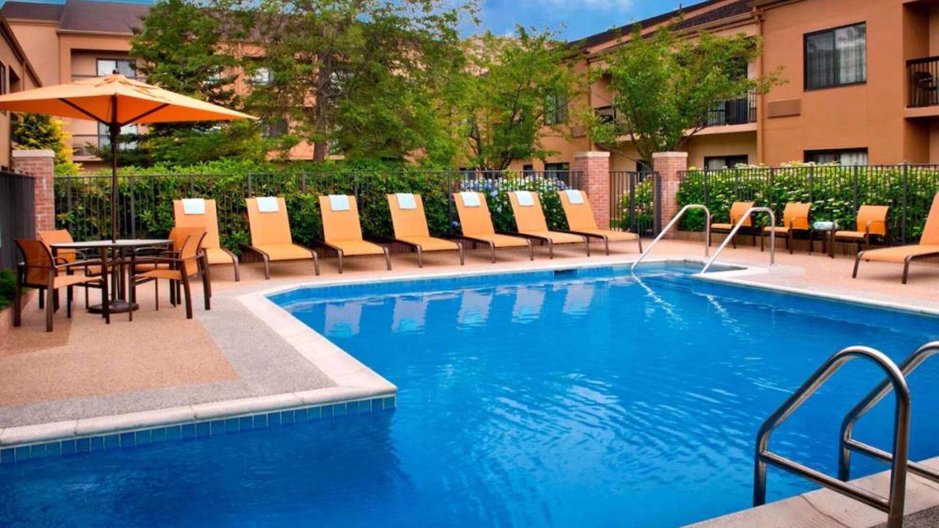 The hotel’s outdoor pool has a direct water link to the indoor pool, and has a shaded table and chairs as well as sun loungers by the side.
