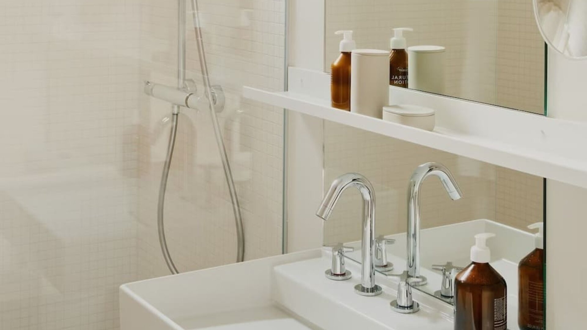 Guest bathroom at Wilmina Hotel.