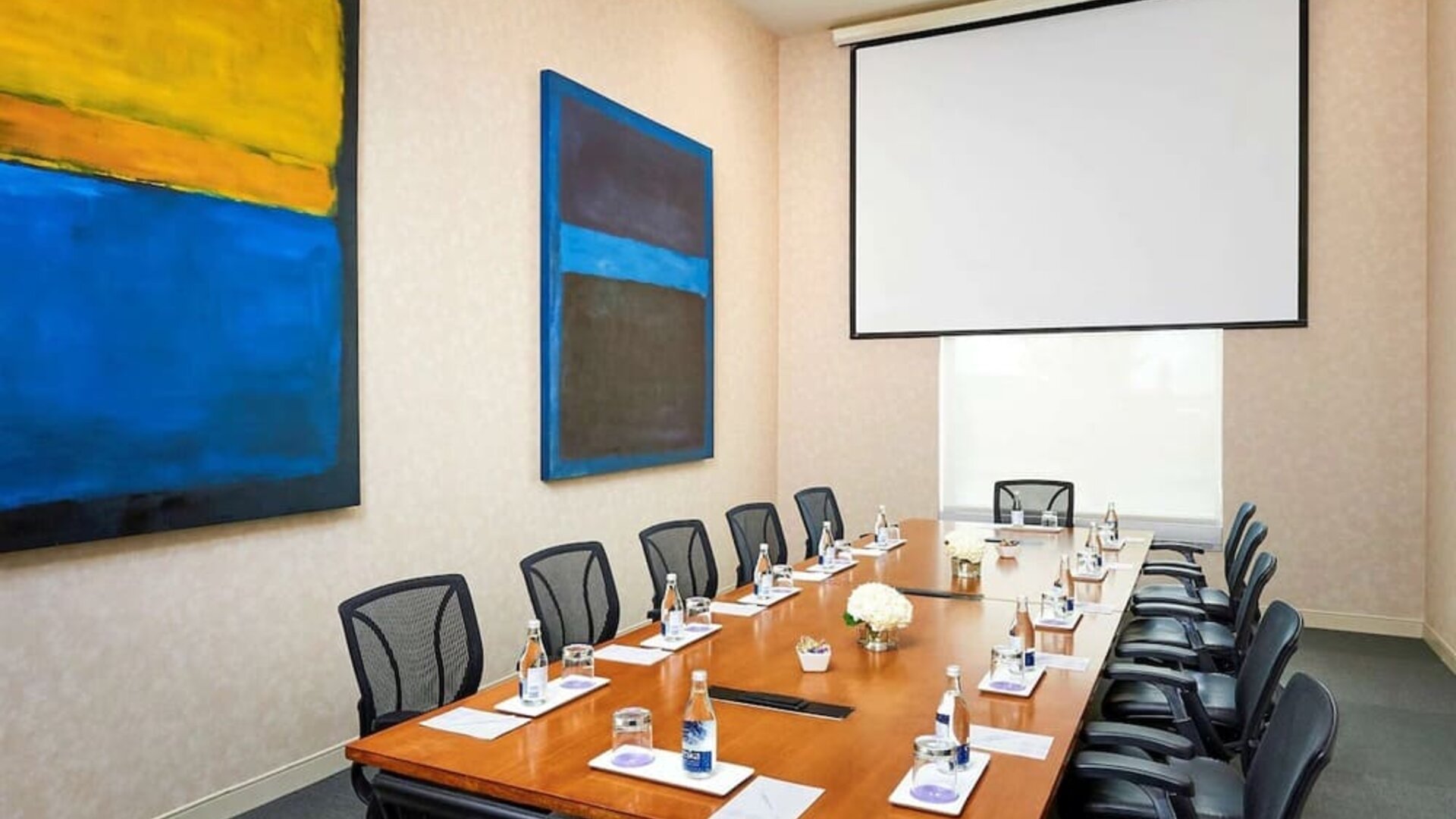Professional meeting room at Novotel Toronto Vaughan Centre.