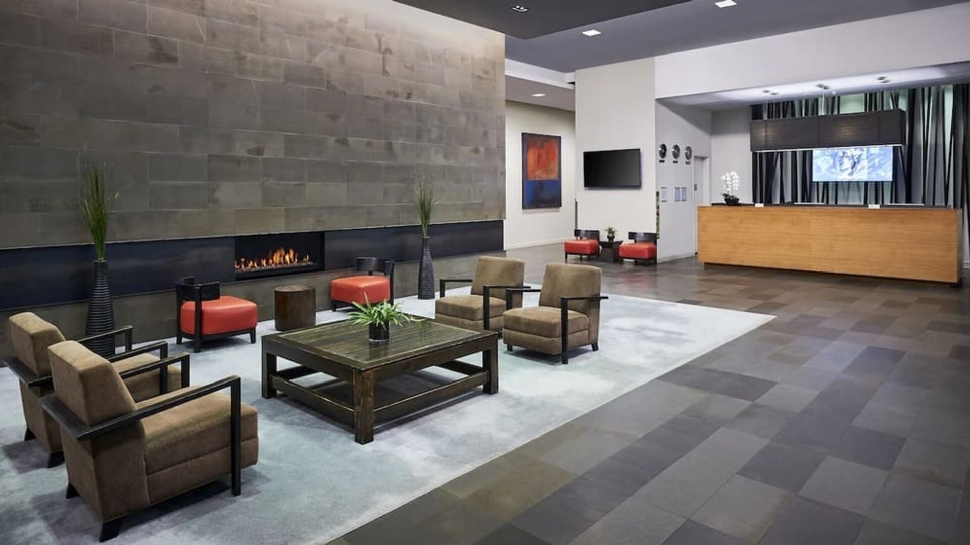 Lounge and coworking space at Novotel Toronto Vaughan Centre.