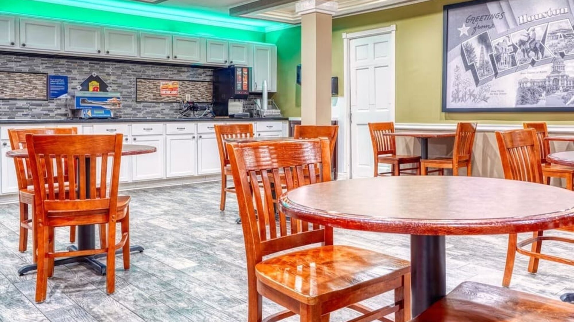 Restaurant and coworking space at Super 8 By Wyndham Houston/Webster.