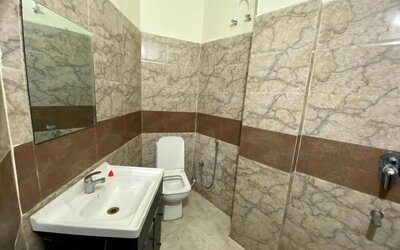 Guest bathroom with shower at Pradhan Stay Sohna Near Bus Stand.