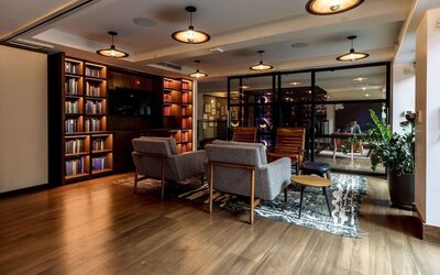 Library and meeting space at Arlo SoHo.