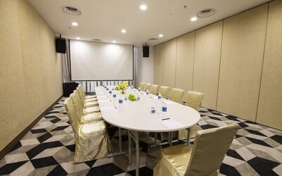 Meeting room at Fraser Place Puteri Harbour.