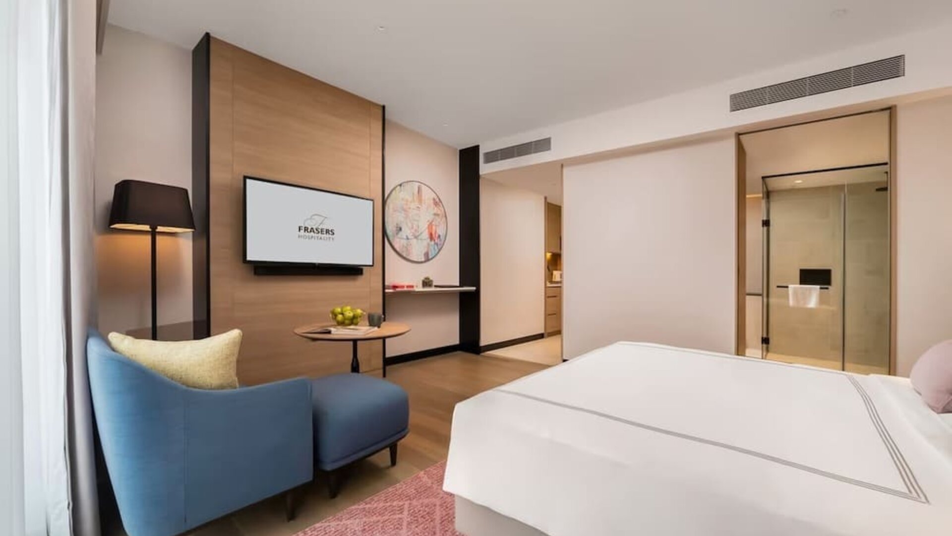Spacious king room with TV at Capri By Fraser Bukit Bintang.