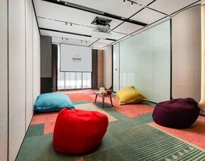 Relaxing meeting space at Capri By Fraser Bukit Bintang.