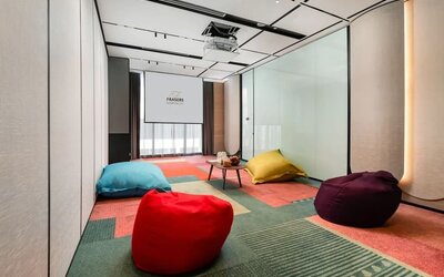 Relaxing meeting space at Capri By Fraser Bukit Bintang.