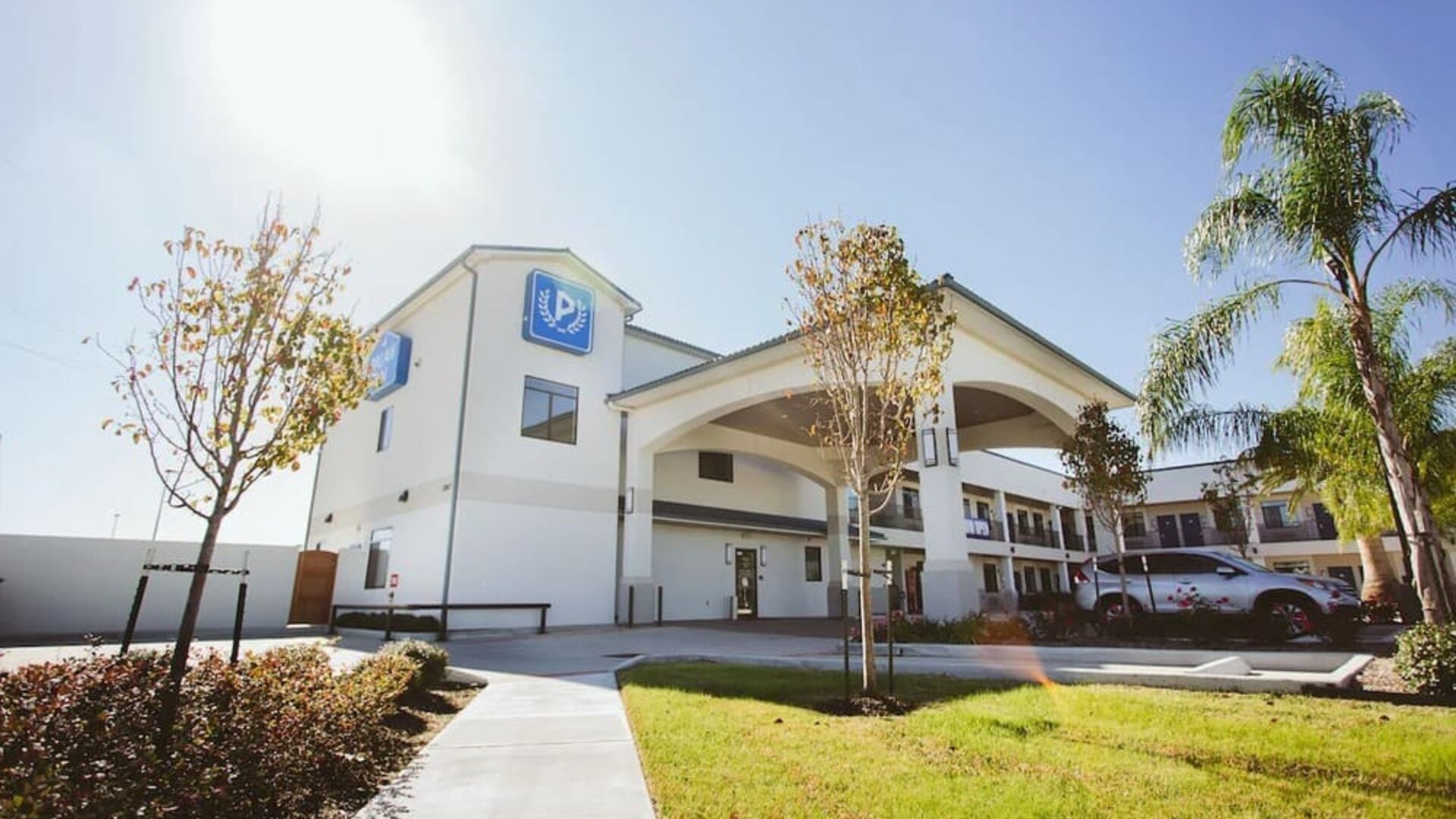 Parking available at Palace Inn Blue CityCentre.