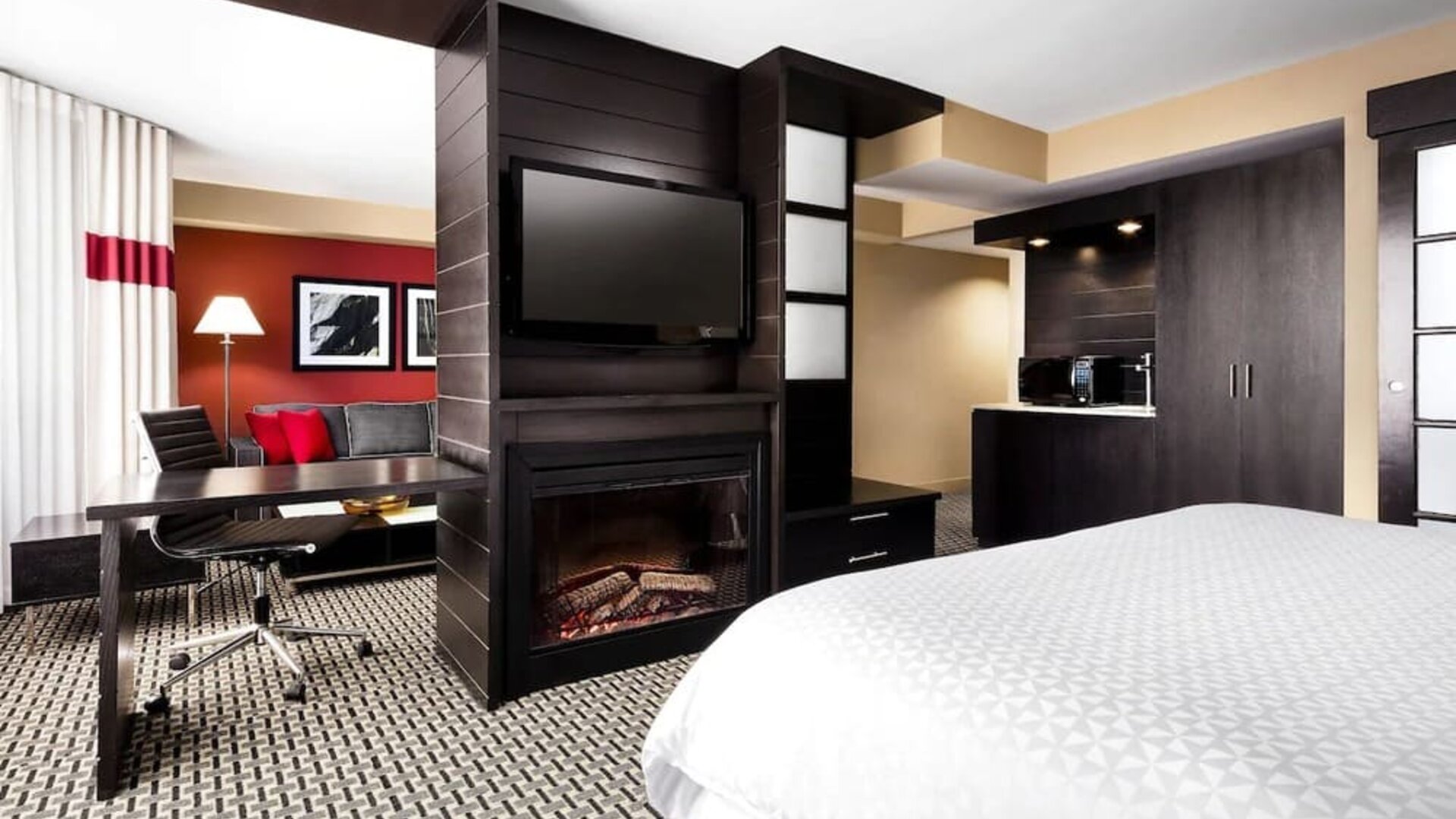 Spacious king room with work desk at Four Points By Sheraton Mississauga Meadowvale.