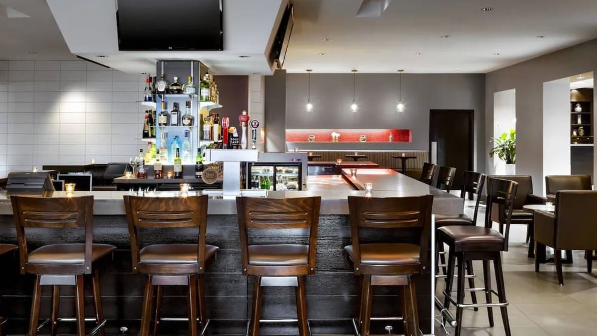 Hotel bar at Four Points By Sheraton Mississauga Meadowvale.