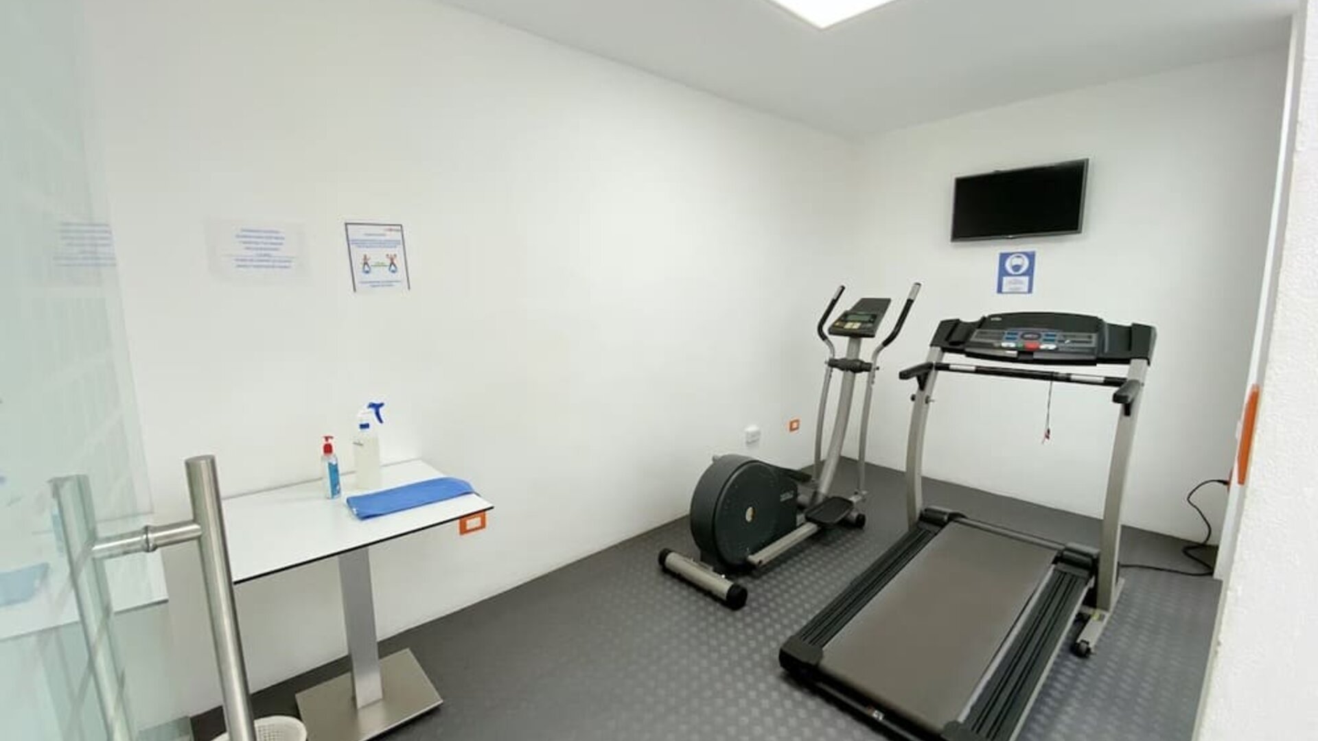 Fitness center at Hotel Star Express Puebla.