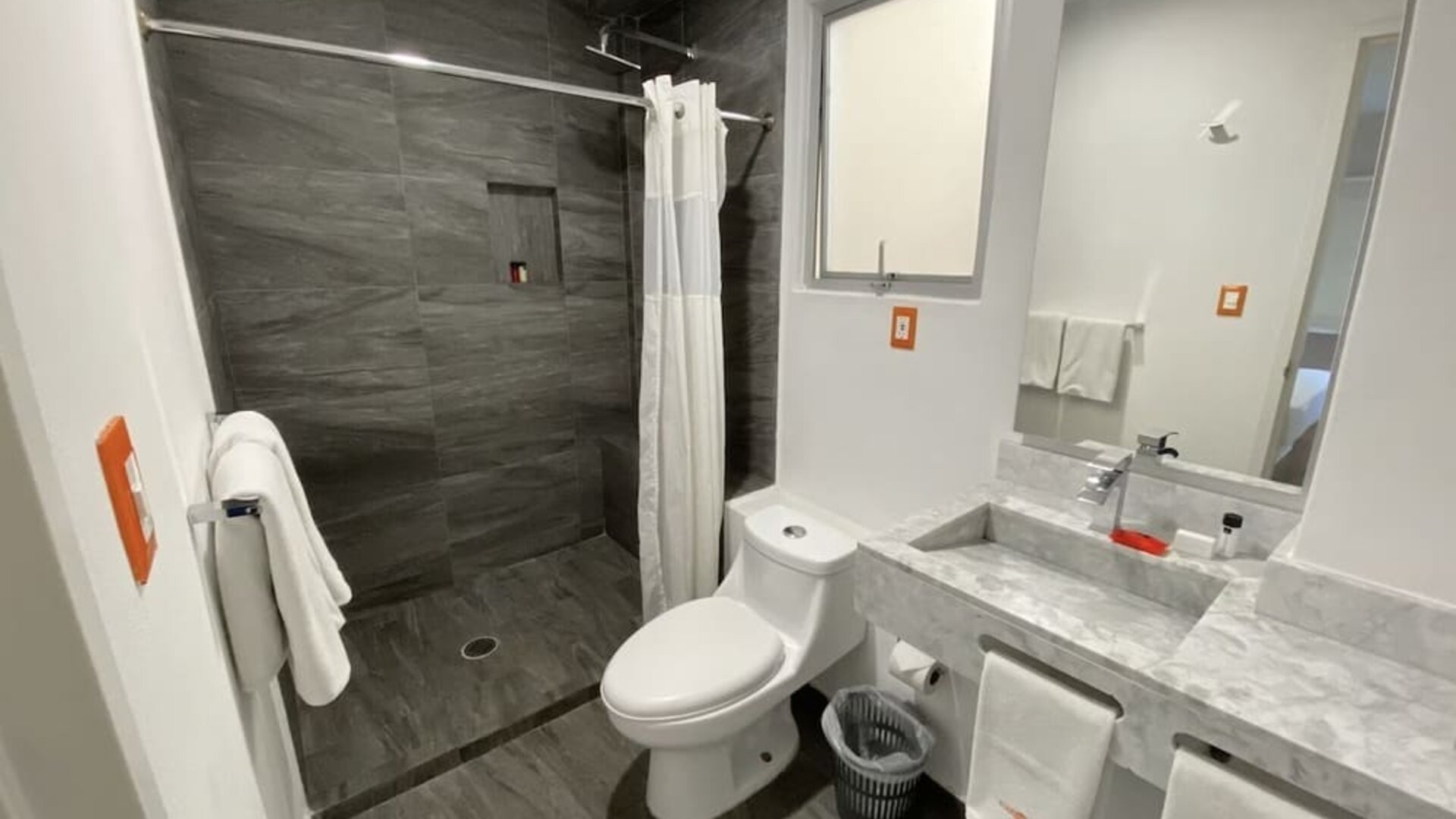 Guest bathroom at Hotel Star Express Puebla.