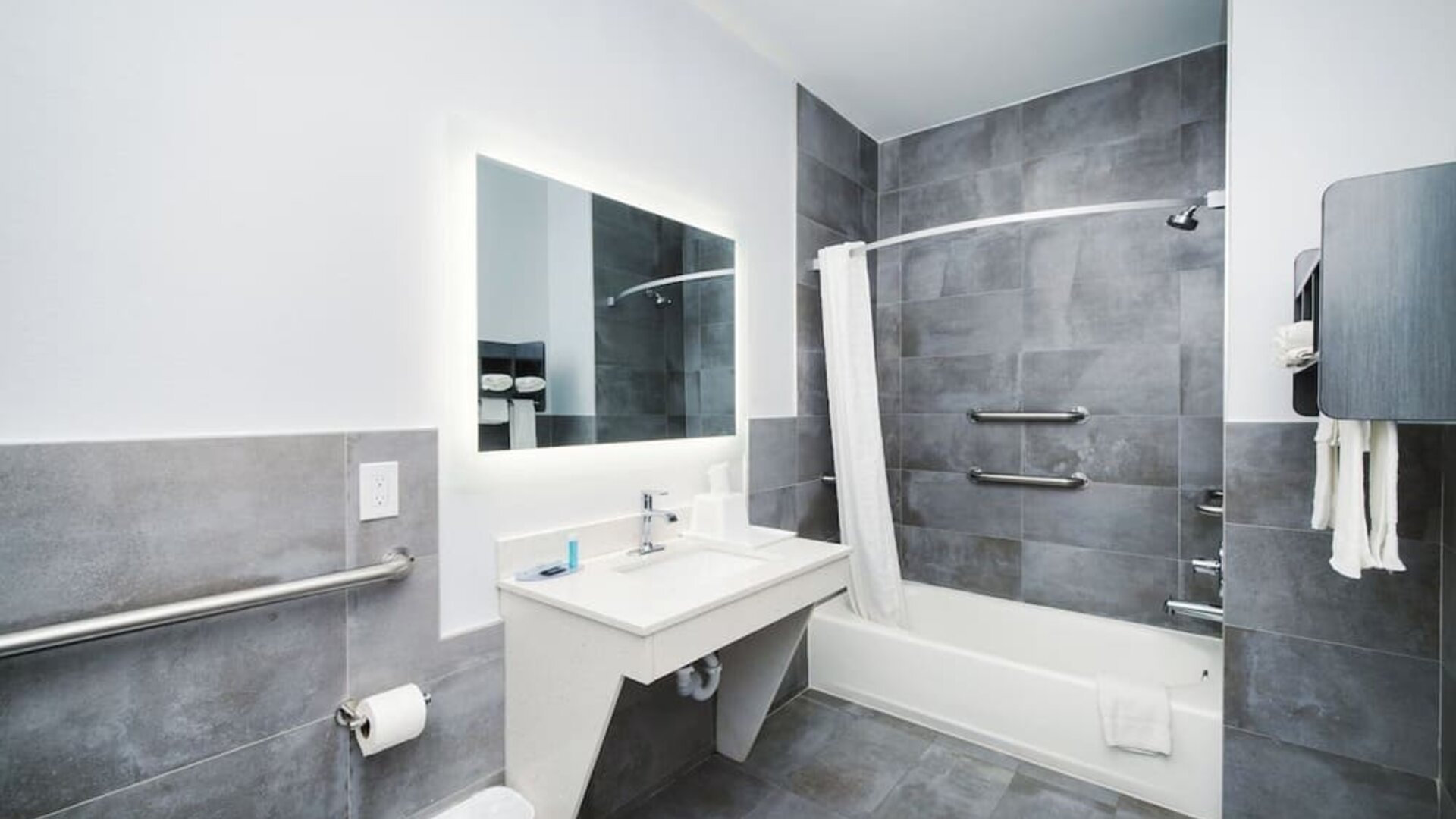 Guest bathroom at Palace Inn 290 & Fairbanks.