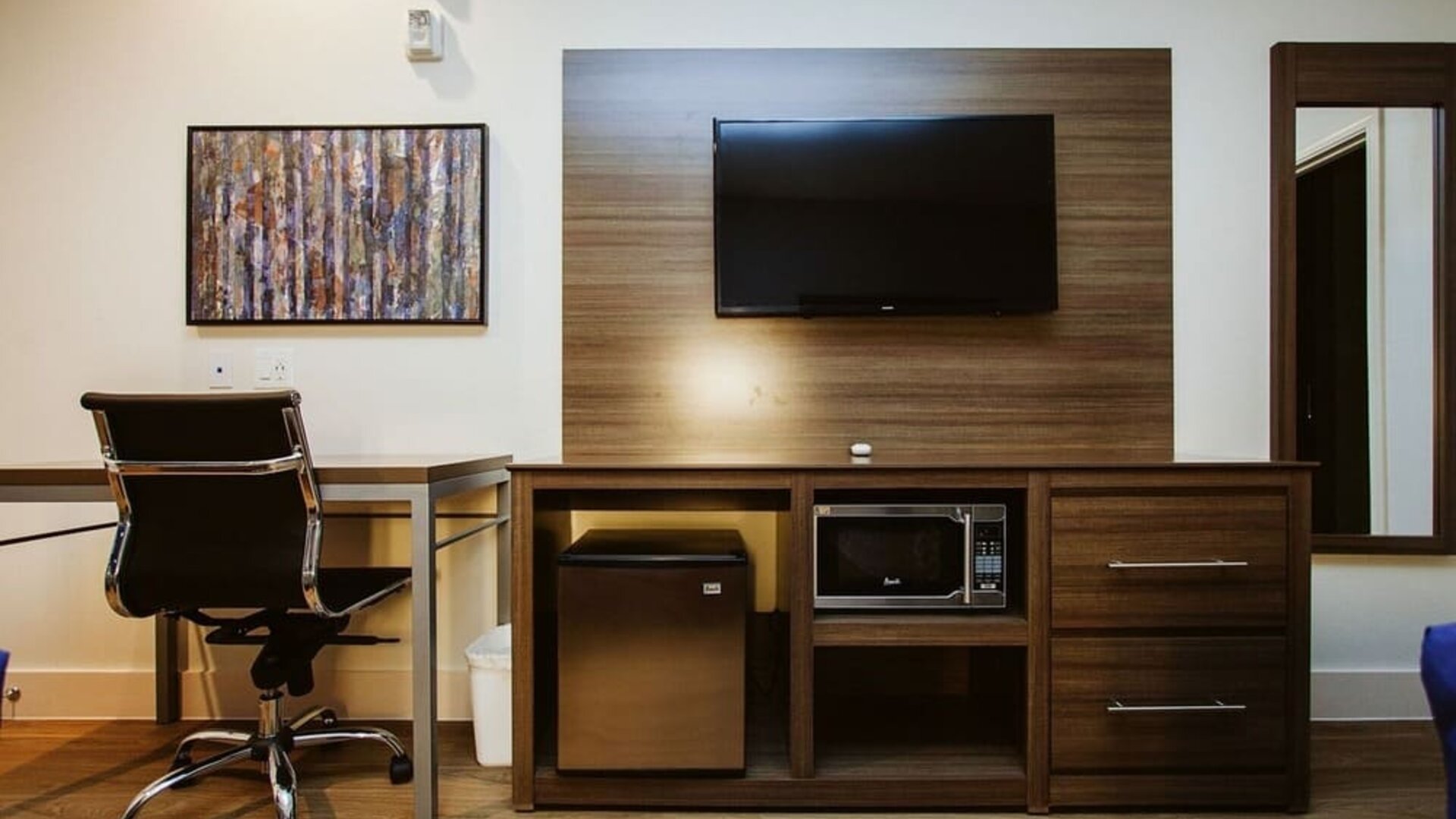 Work station at Palace Inn Westpark Blue.