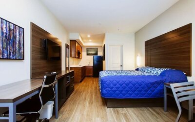 Day use room with work station at Palace Inn Westpark Blue.