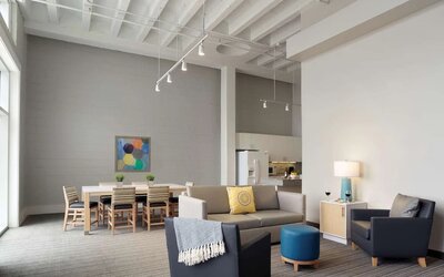 Lobby and lounge at Sonesta ES Suites New Orleans.