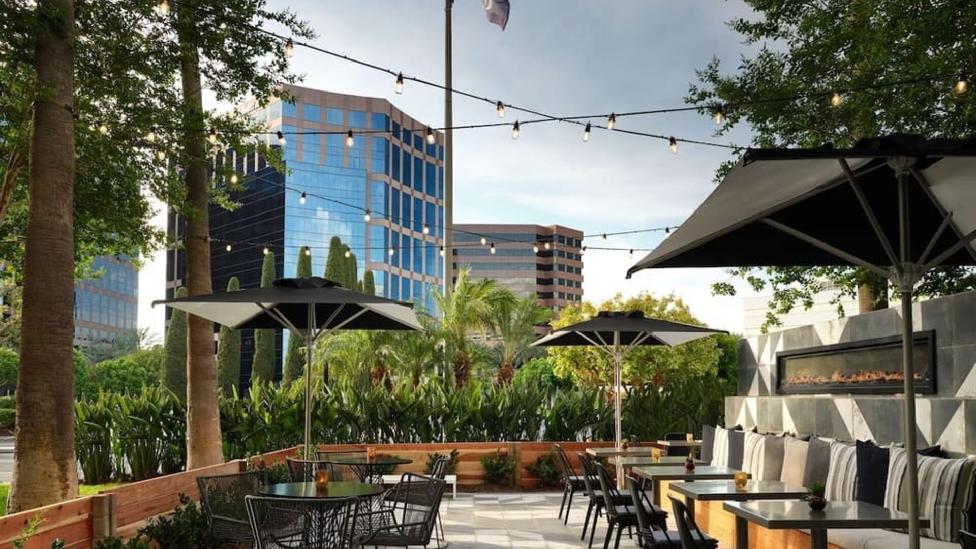 Outdoor seating area at Sonesta Irvine.