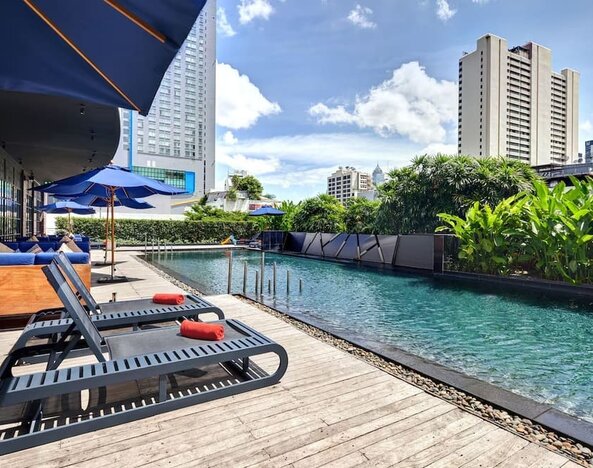 Stunning outdoor pool at Fraser Suites Sukhumvit, Bangkok.