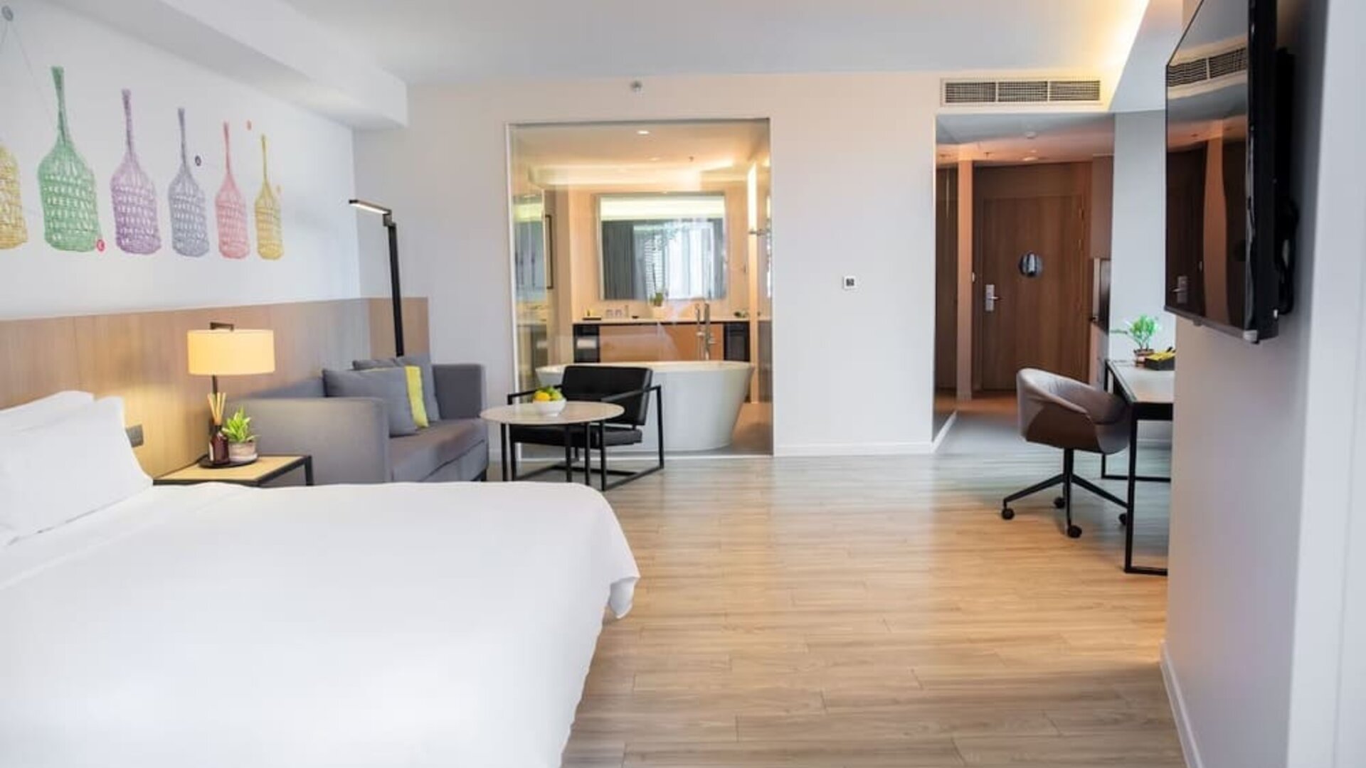 Delux king room with TV at Modena By Fraser Bangkok.