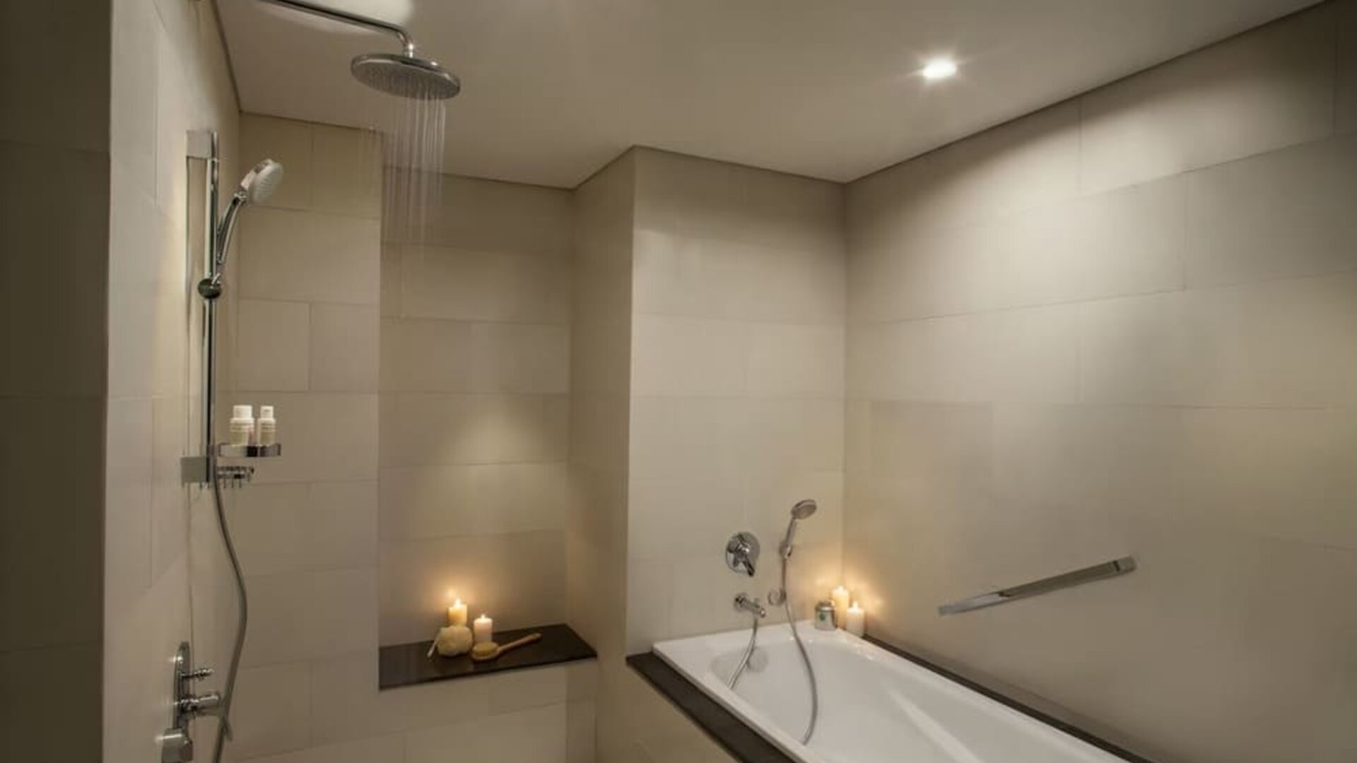 Private guest bathroom at Fraser Place Setiabudi Jakarta.