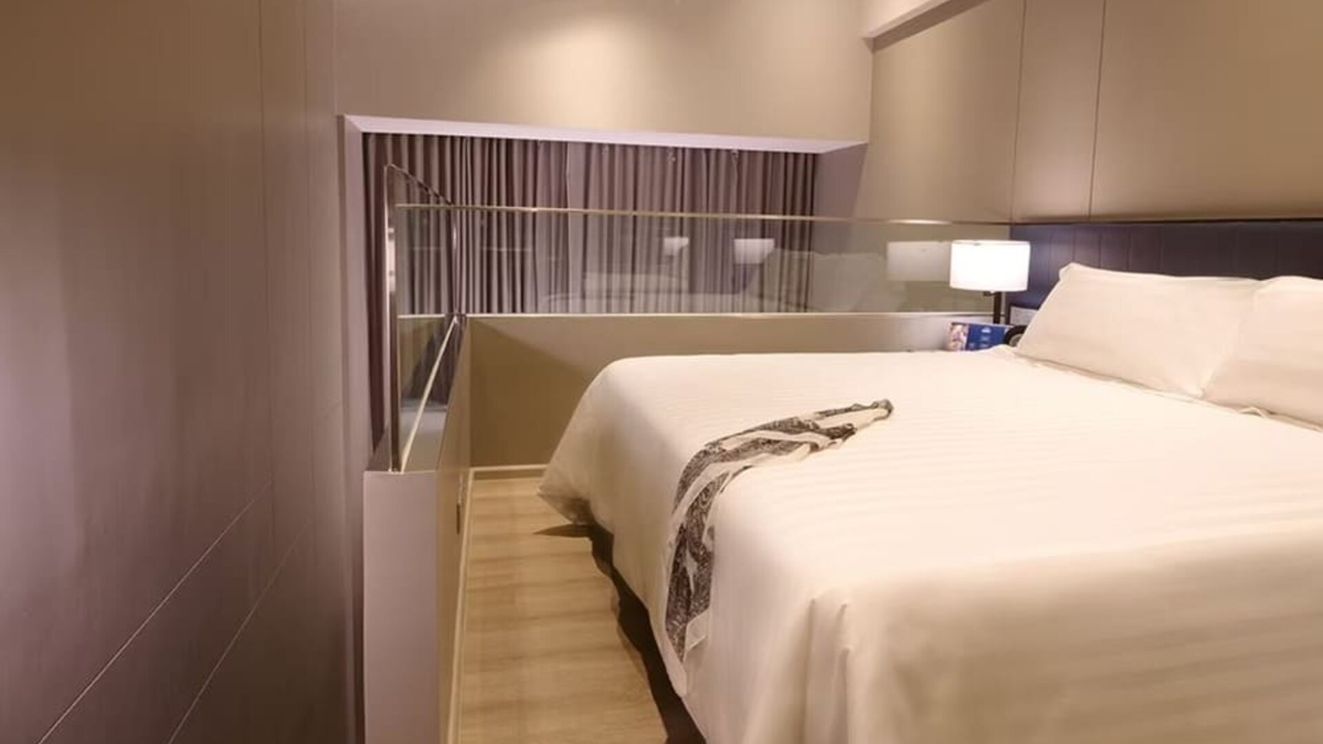 Romantic and cozy king room at Modena By Fraser Buriram.