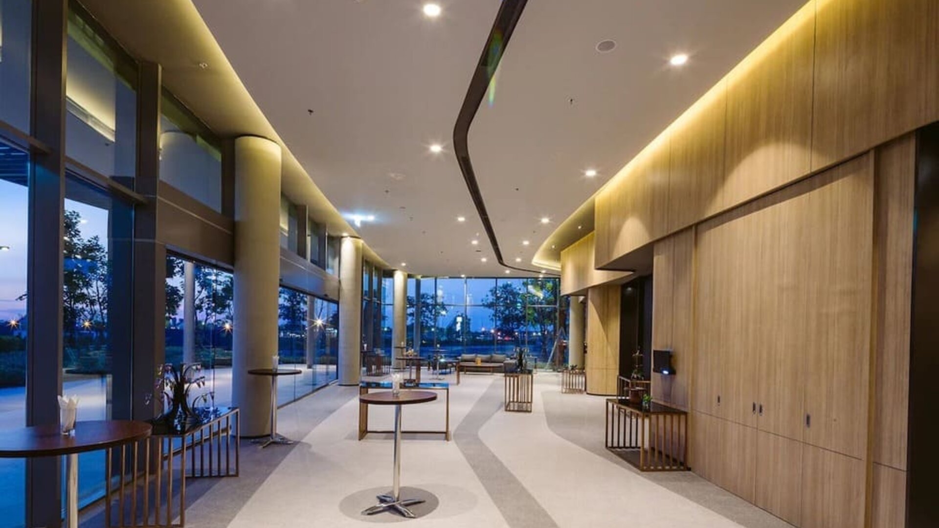 Spacious meeting room at Modena By Fraser Buriram.