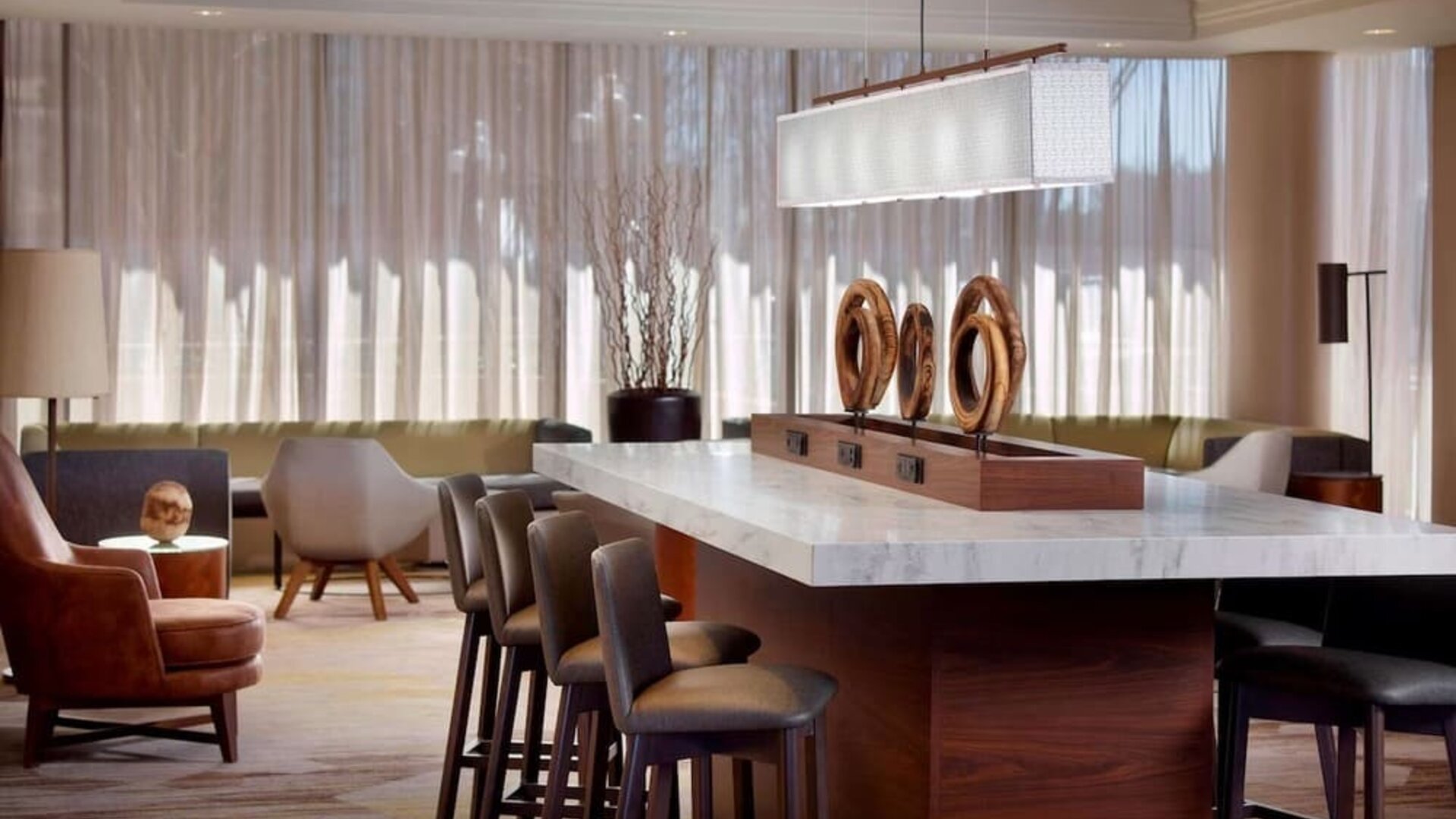 Coworking space and bar area at Sonesta Select Atlanta Cumberland Galleria.
