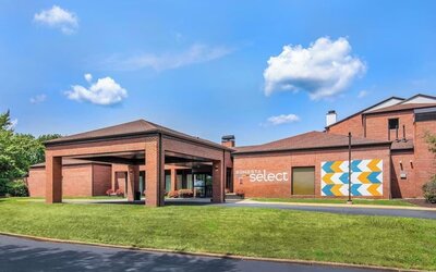 Hotel exterior and garden at Sonesta Select Boston Foxborough Mansfield.