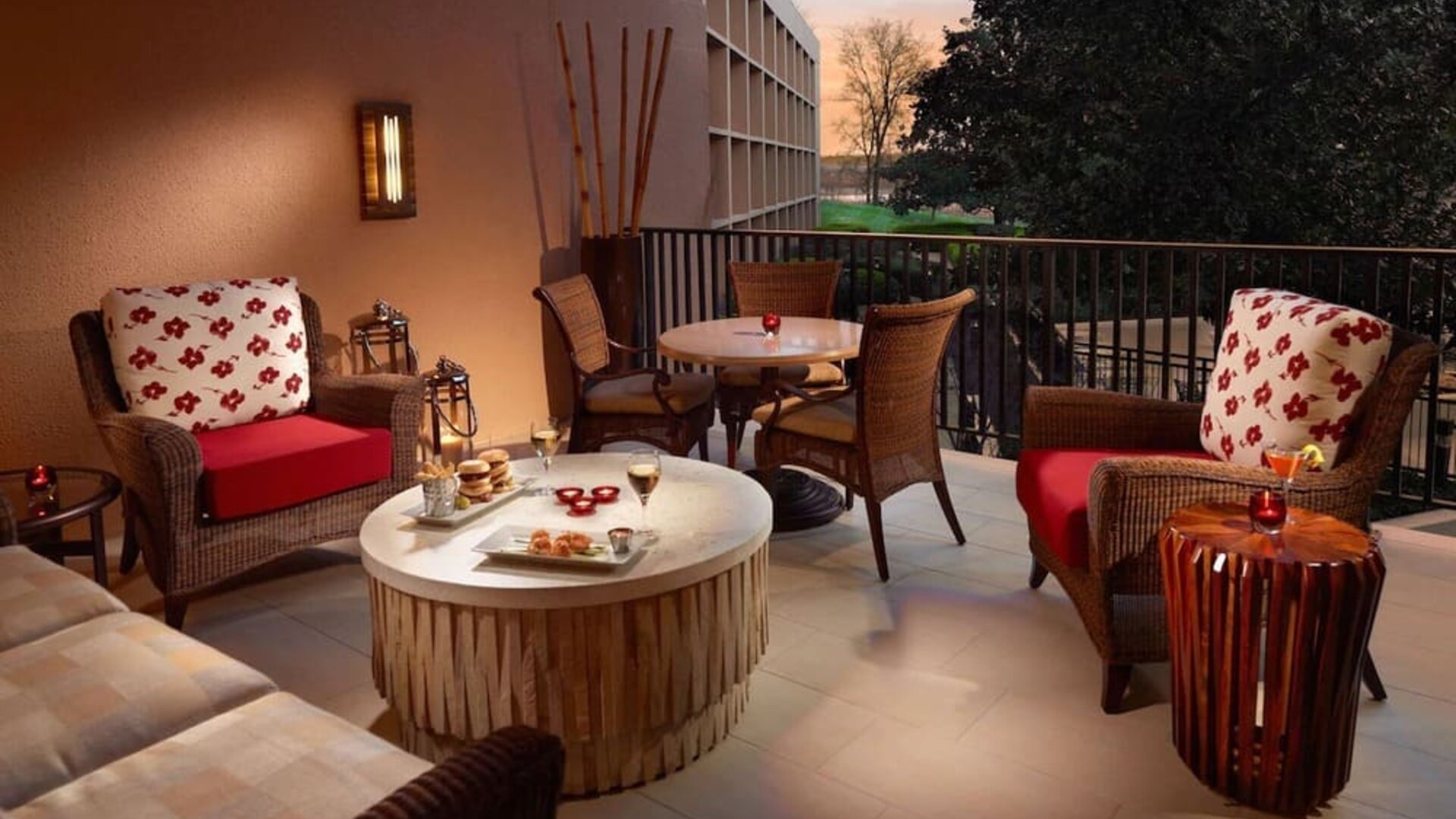 Cozy outdoor lounge at Sonesta Nashville Airport.