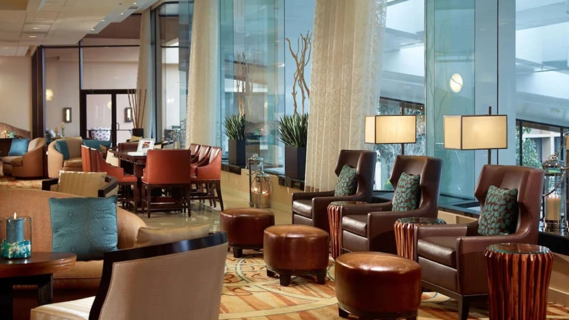 Lobby and coworking space at Sonesta Nashville Airport.