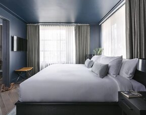 King room at The Tillary Hotel.