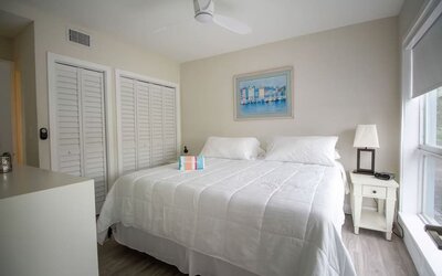 Day room with natural light at Shore View Hotel.