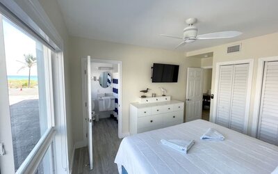 Comfortable king room at Shore View Hotel.