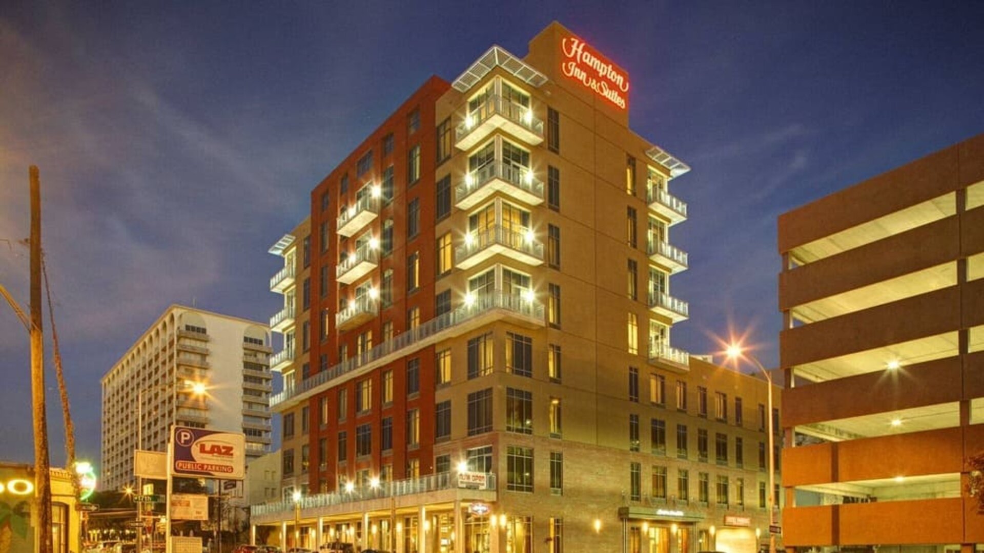 Hotel exterior at night at Hampton Inn & Suites Austin @ The UniversityCapitol.
