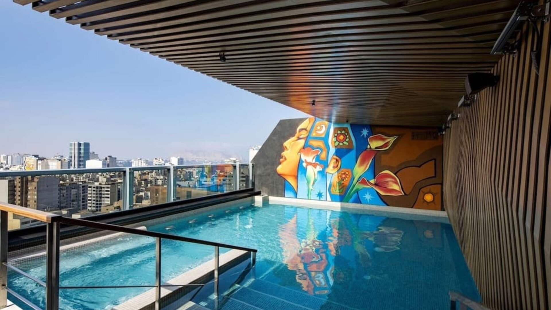 Outdoor pool at Hilton Garden Inn Lima Miraflores.