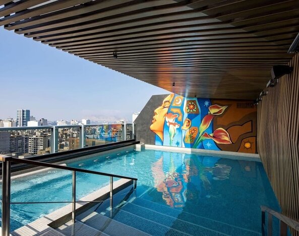 Outdoor pool at Hilton Garden Inn Lima Miraflores.