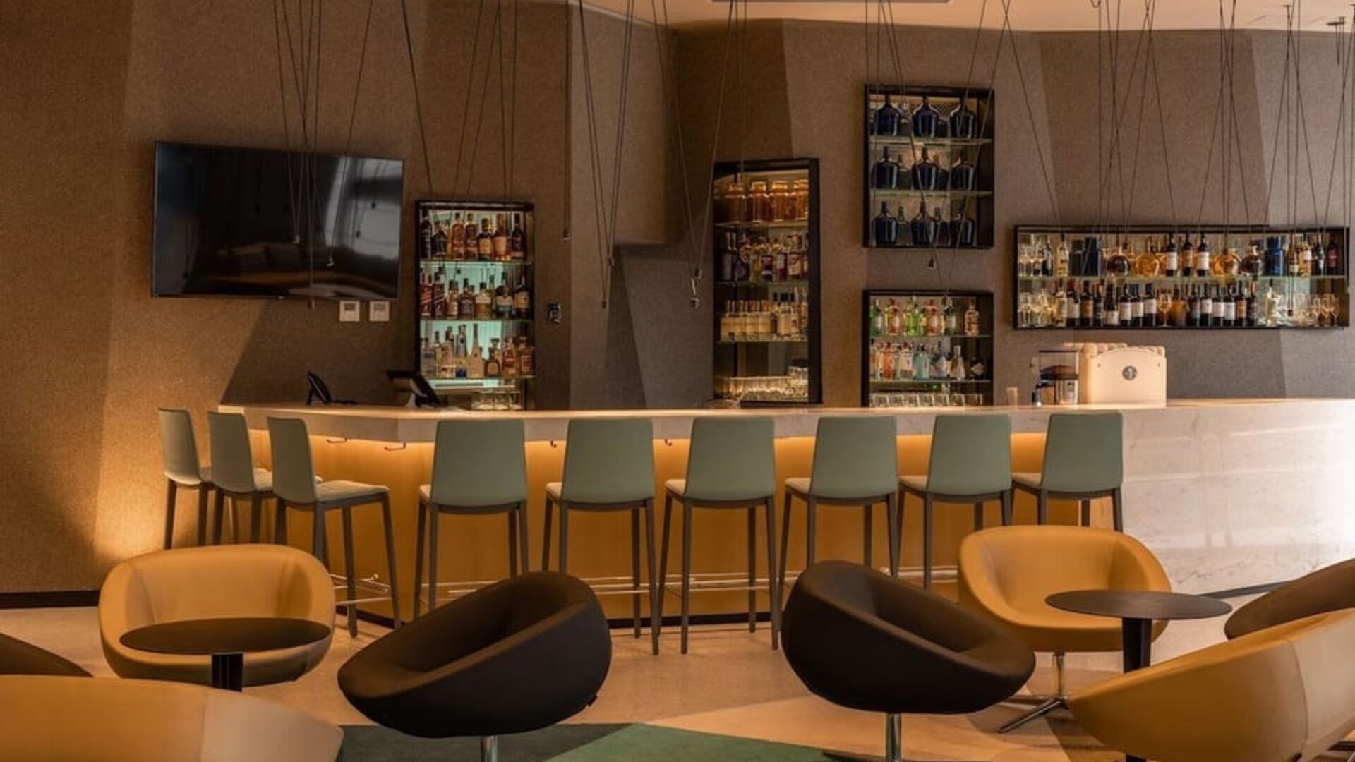 Bar and lounge at Hilton Garden Inn Lima Miraflores.