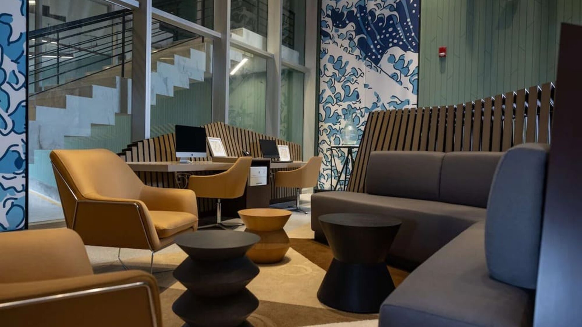 Coworking space and lounge at Hilton Garden Inn Lima Miraflores.