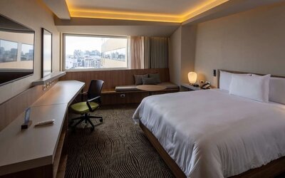 King bed at Hilton Garden Inn Lima Miraflores.