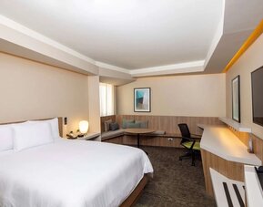 King room with work station at Hilton Garden Inn Lima Miraflores.