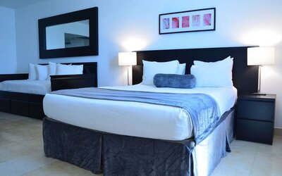 Romantic king room at New Point Miami.