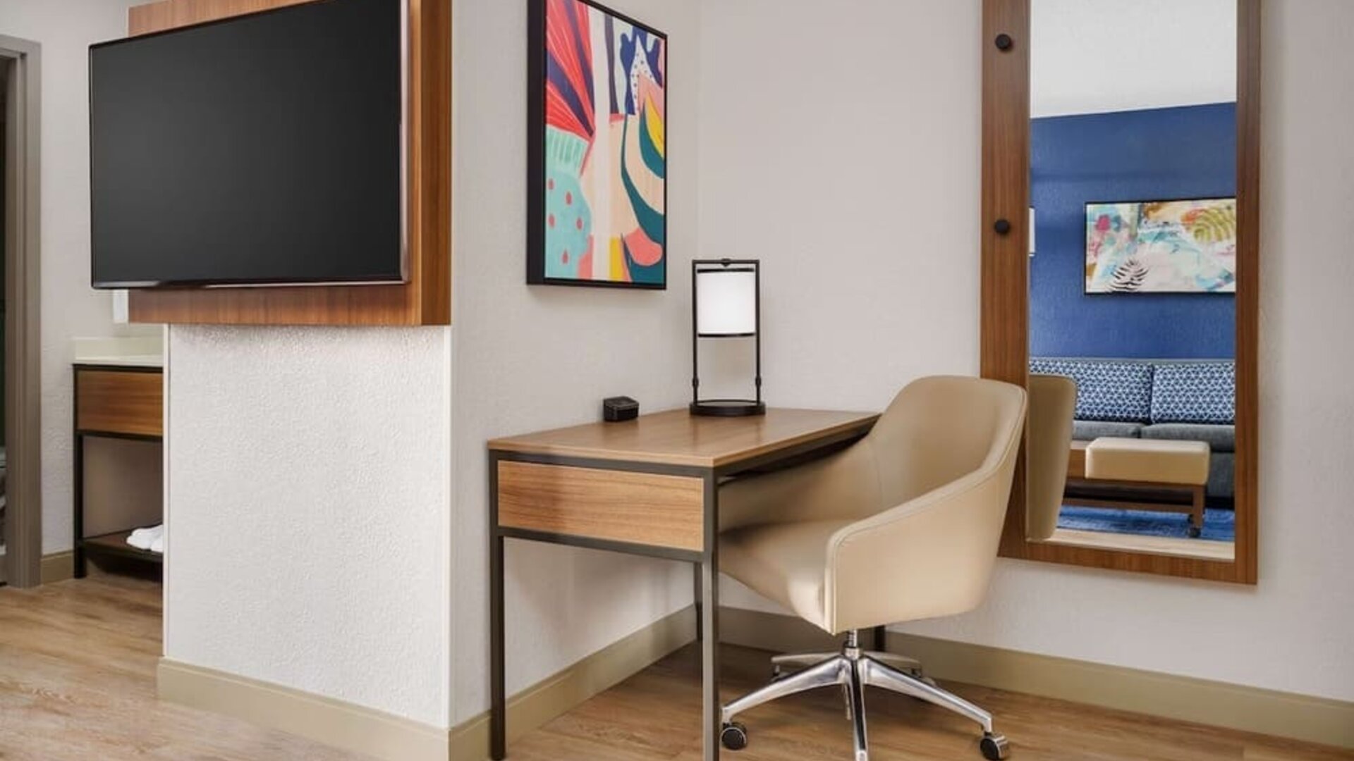 Work desk at Hyatt Place Orlando I-Drive.