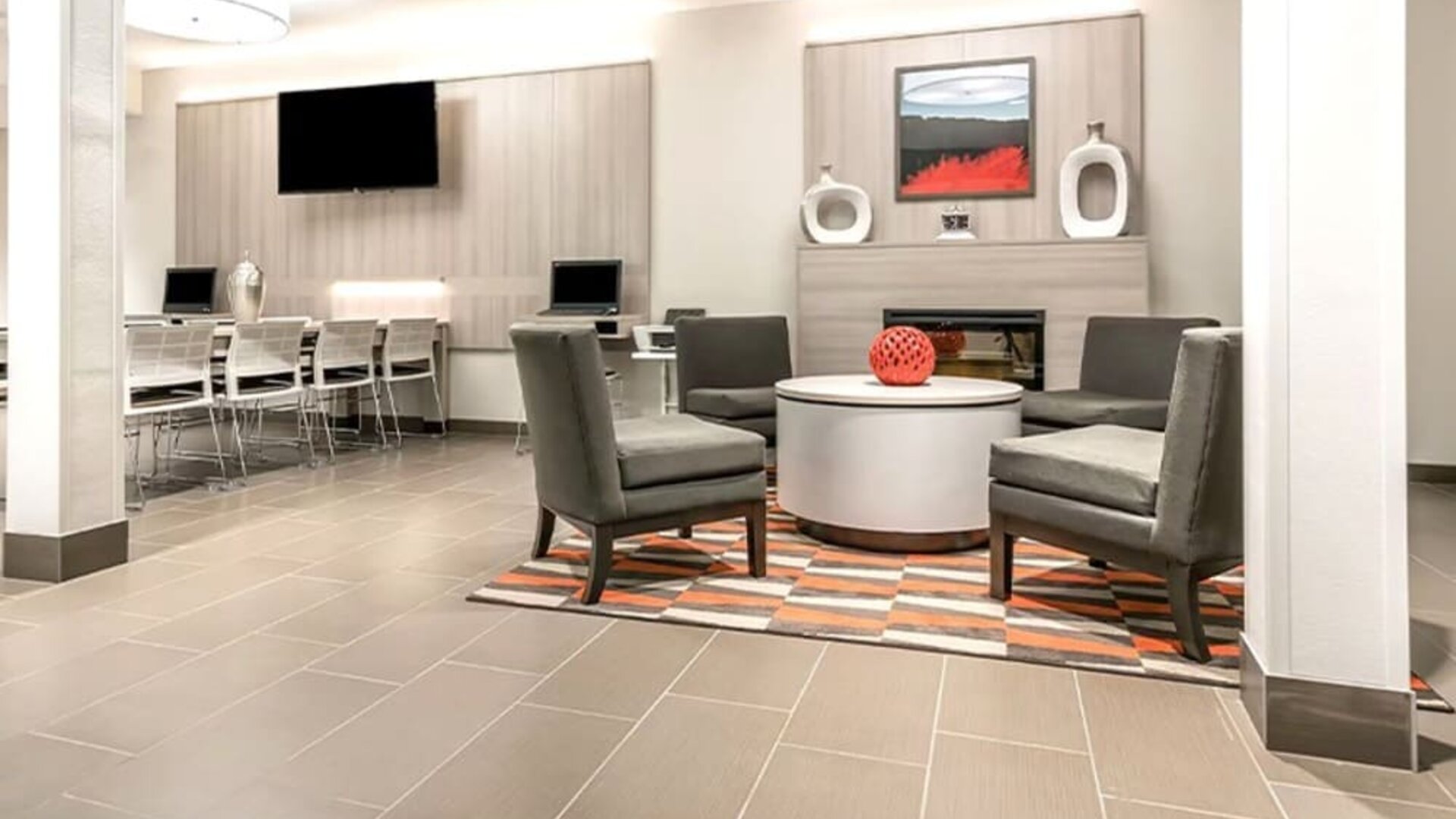 Lobby and coworking space at Coratel Inn & Suites By Jasper Rochester.