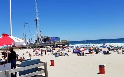 Beach nearby at Bay Breeze Motel.