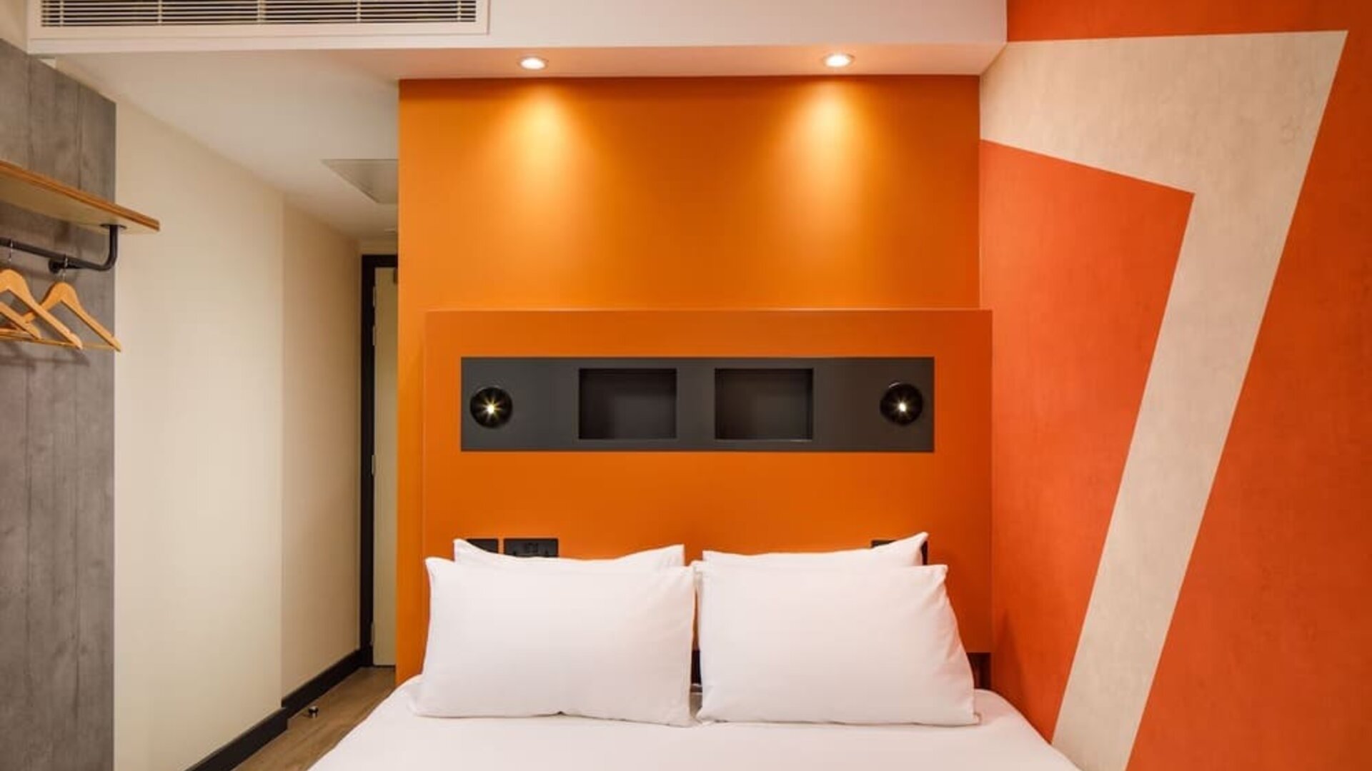 Romantic king room at Ibis Budget Manchester Airport.